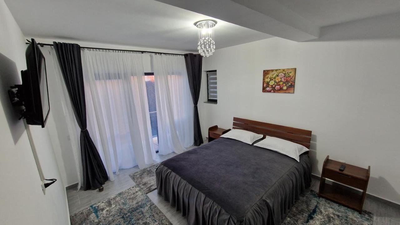 Casa De Vacanta Larisa Novaci-Străini Exteriér fotografie