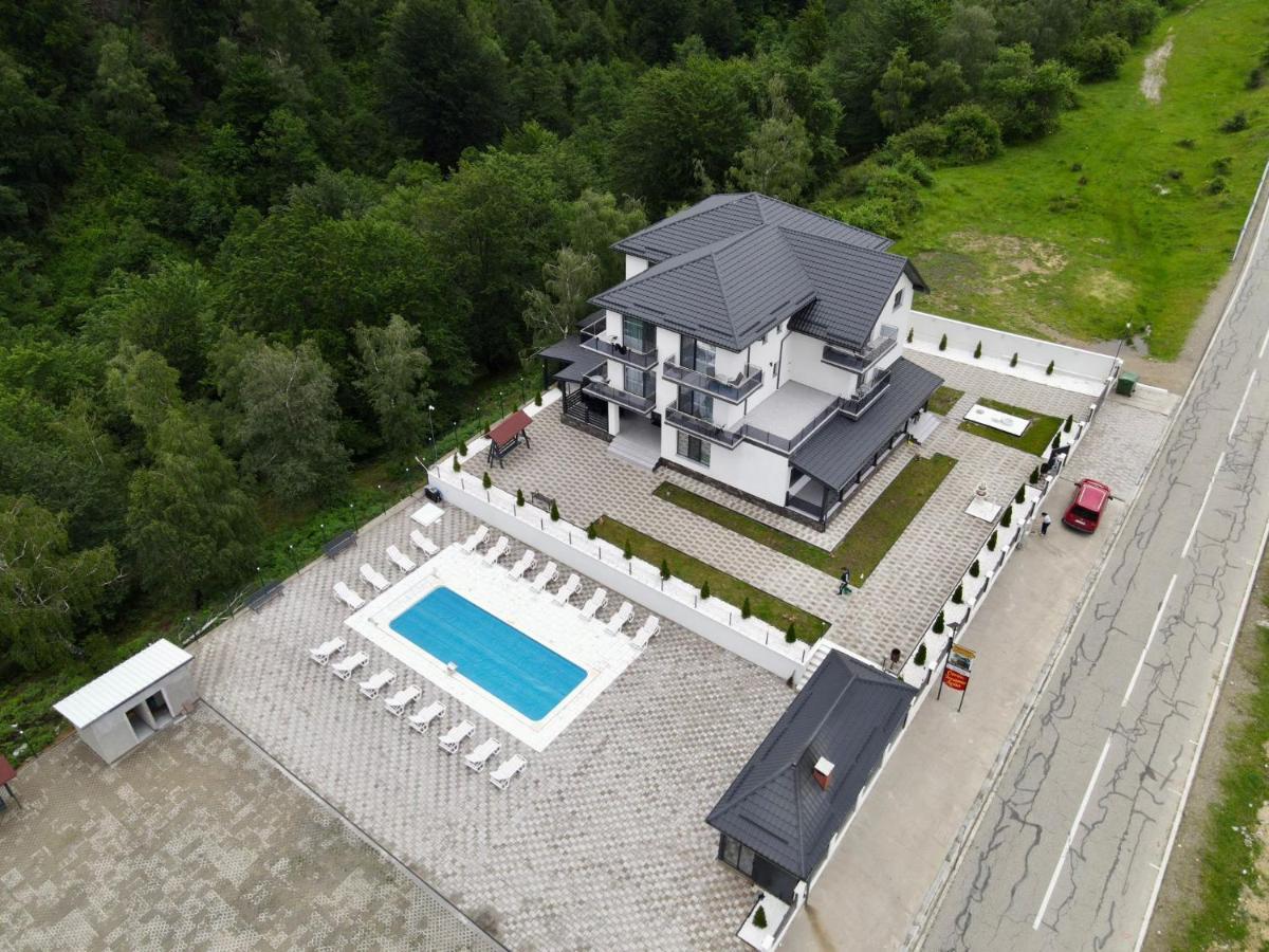 Casa De Vacanta Larisa Novaci-Străini Exteriér fotografie